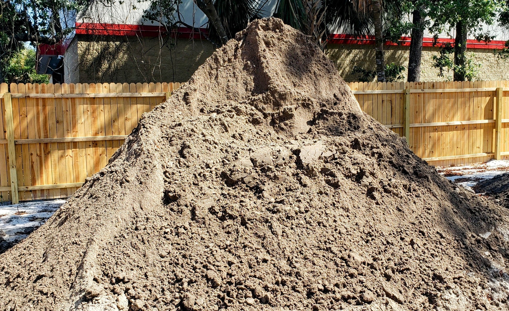 Bulk pile of clean fill dirt for landscaping, grading and construction projects at Mulch and Stuff Ormond Beach